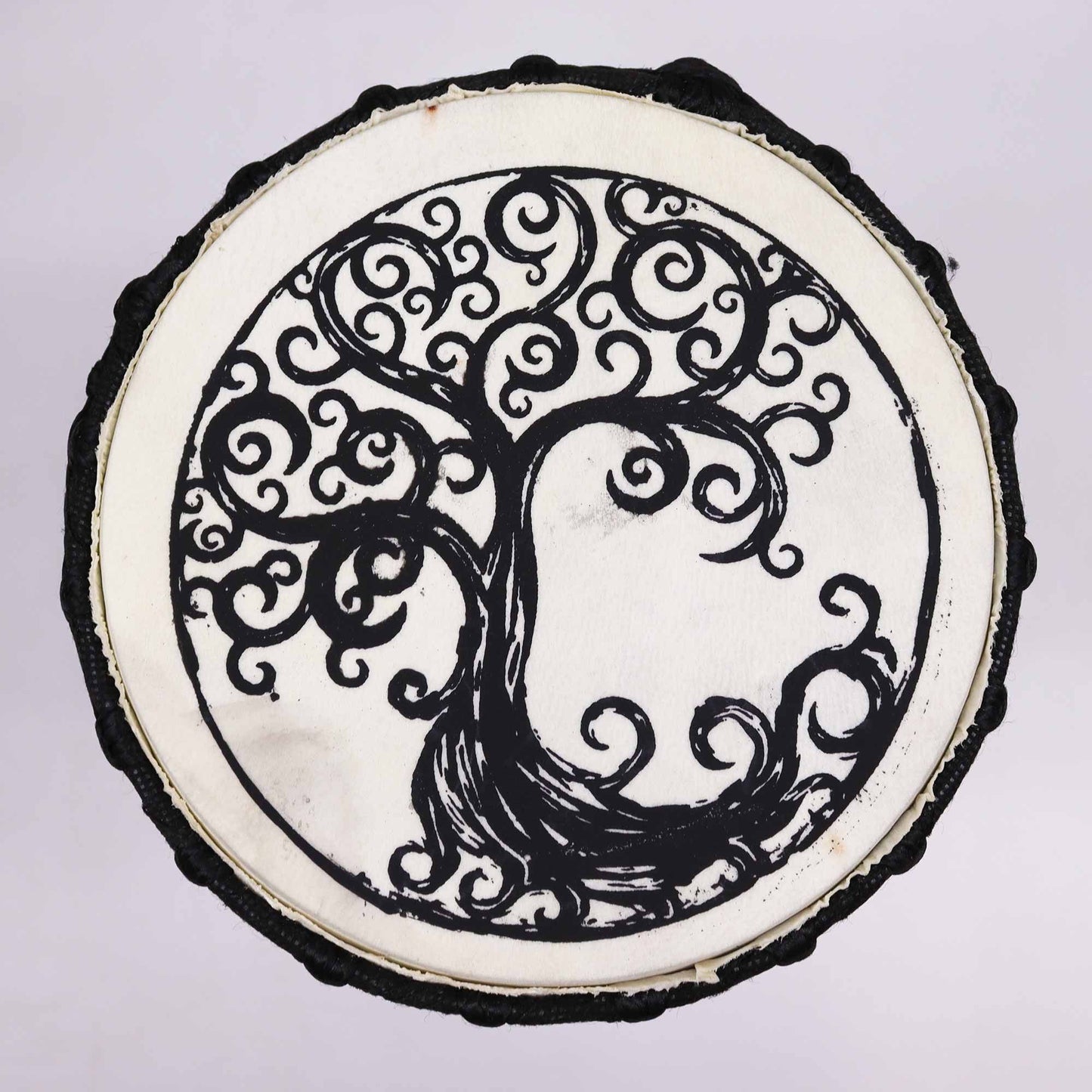 Handgefertigte Djembe-Trommel mit breitem Schlagfell