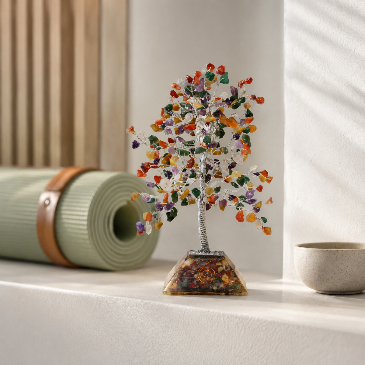 Edelsteinbaum mit Organit-Sockel – 320 Steine – Mehrfarbig