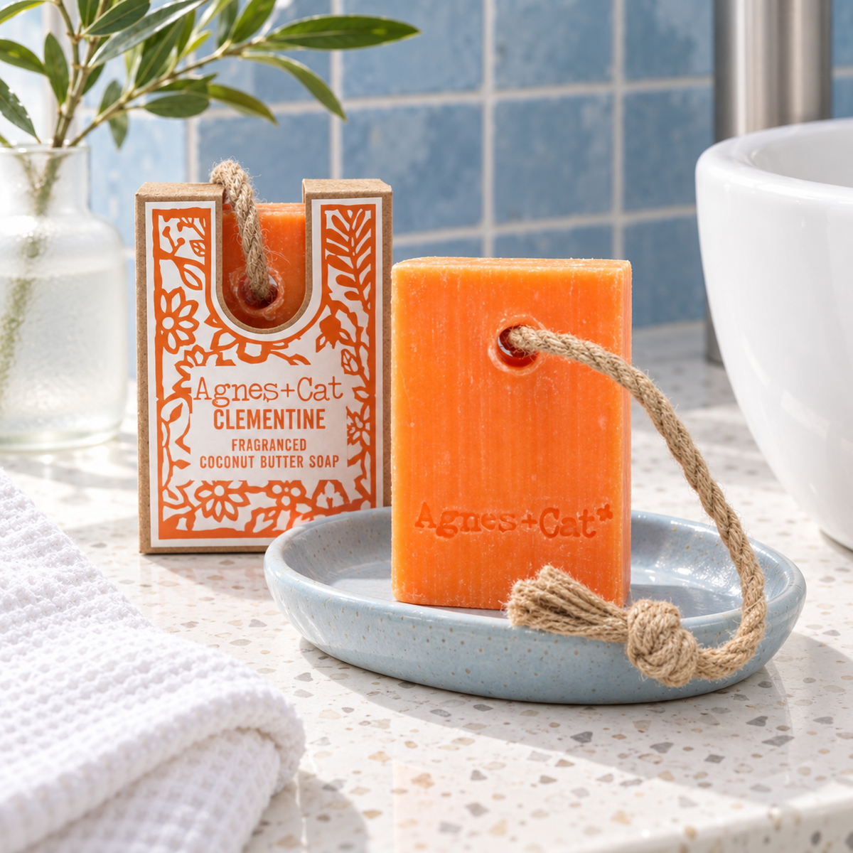 Handgemachte Seife mit Clementine an der Kordel frischer Zitrusduft