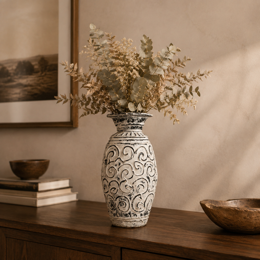 Swirls Shaped Vase – Creme Keramikvase mit geschwungenem Design