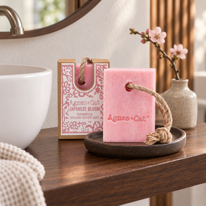 Handgemachte Japanese Bloom Seife an der Kordel mit floralem Duft