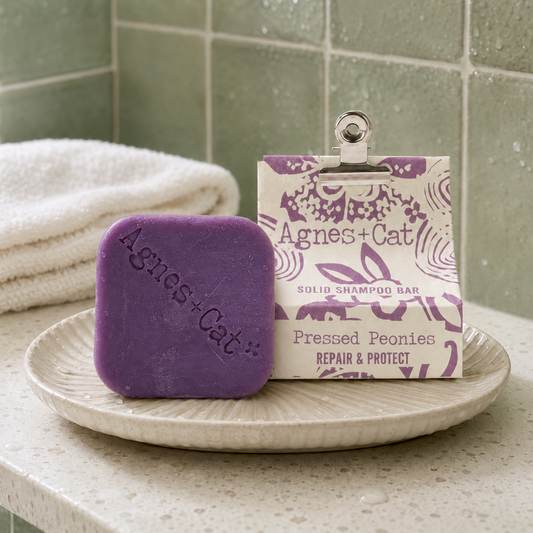 Agnes + Cat Festes Shampoo mit gepressten Pfingstrosen