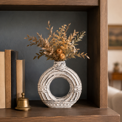 Runde Donut-förmige Vase in Creme aus balinesischer Keramik