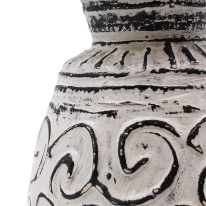 Swirls Shaped Vase – Creme Keramikvase mit geschwungenem Design