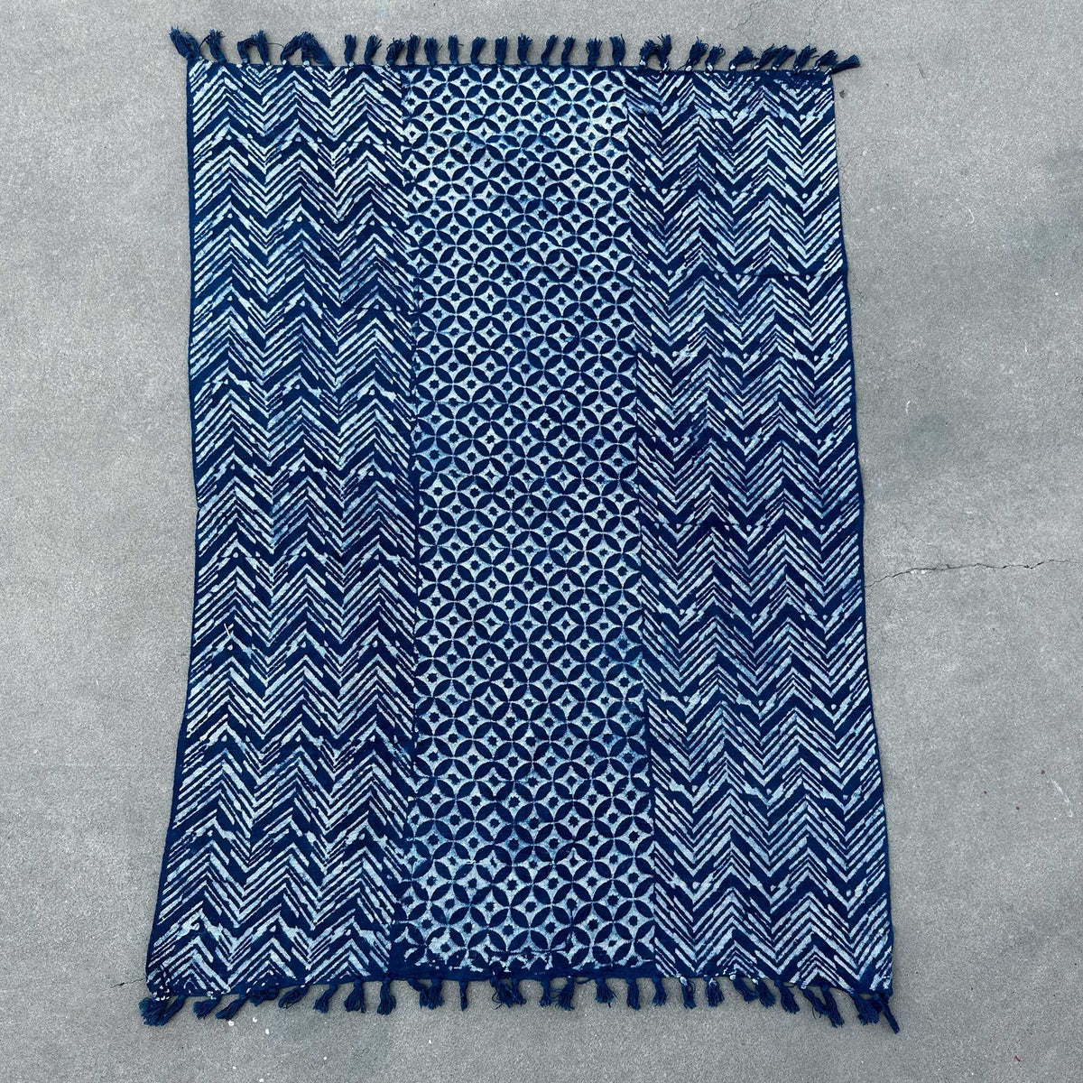 Handgefertigte Indigo-Decke - 170x120cm - Namoona Waves