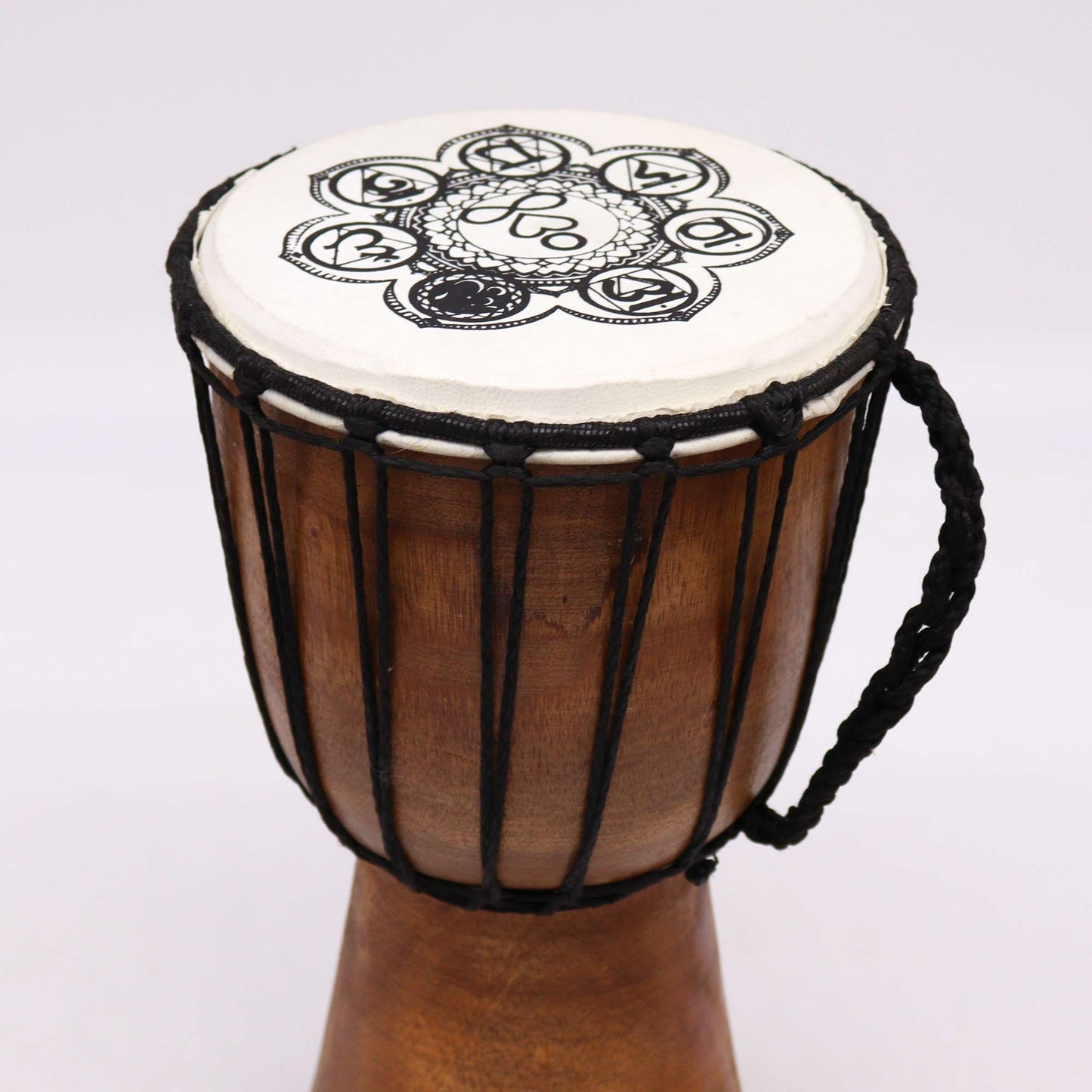 Handgefertigte Djembe Trommel mit breiter Kopfplatte