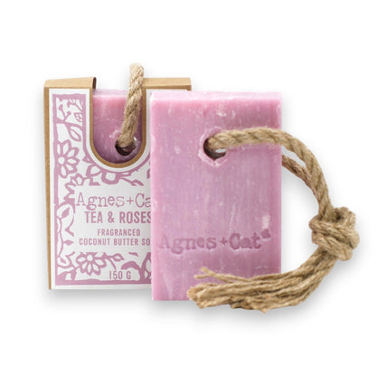 Handgemachte Tea & Roses Seife an der Kordel mit floralem Duft