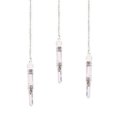 Pendulum aus klarem Bergkristall mit silberfarbenen Details
