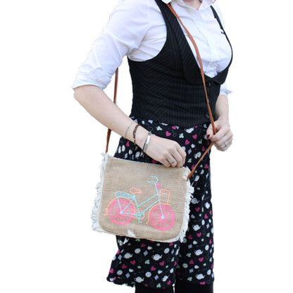 Fab Fringe Bag mit Bicycle -Stickerei und Fransen-Design