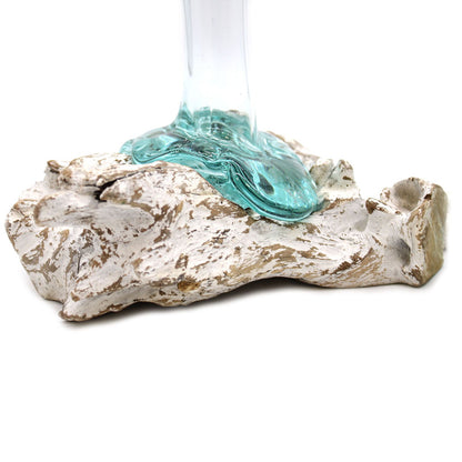 Vase aus geschmolzenem Glas auf gebleichtem Gamal-Holz