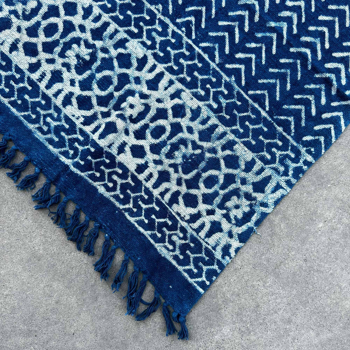 Handgefertigte Indigo-Decke - 170x120cm - Seedha Arrows