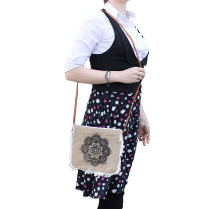 Fab Fringe Bag mit Mandela-Muster und Fransen-Design