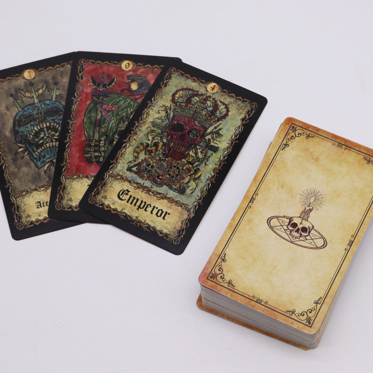 Tarotkarten mit Begleitbuch – Requiem-Arcana