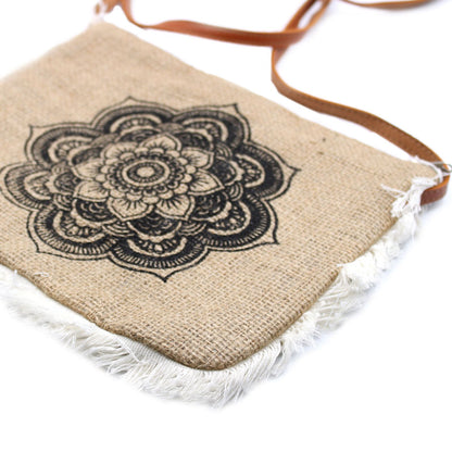 Fab Fringe Bag mit Mandela-Muster und Fransen-Design