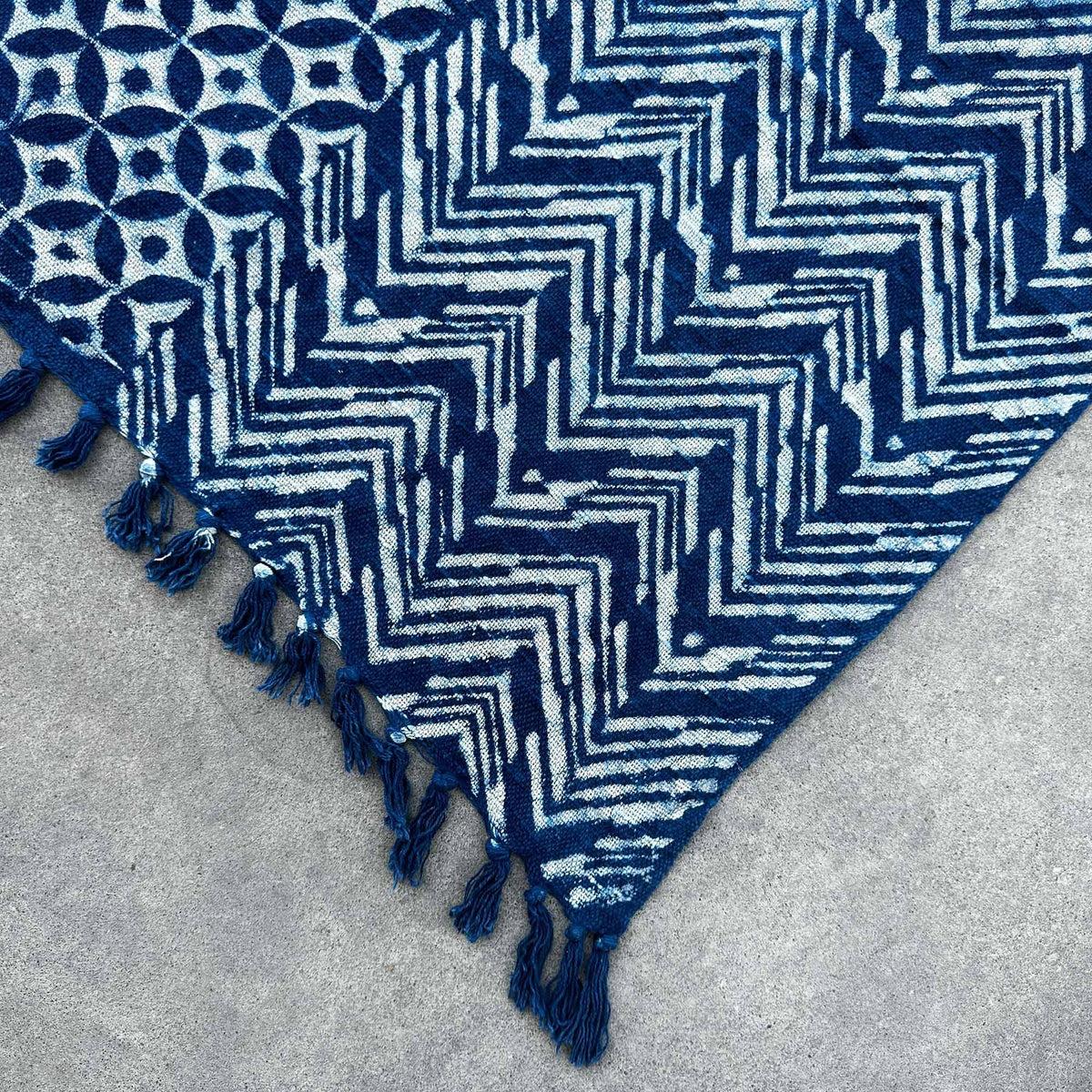 Handgefertigte Indigo-Decke - 170x120cm - Namoona Waves