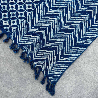 Handgefertigte Indigo-Decke - 170x120cm - Namoona Waves