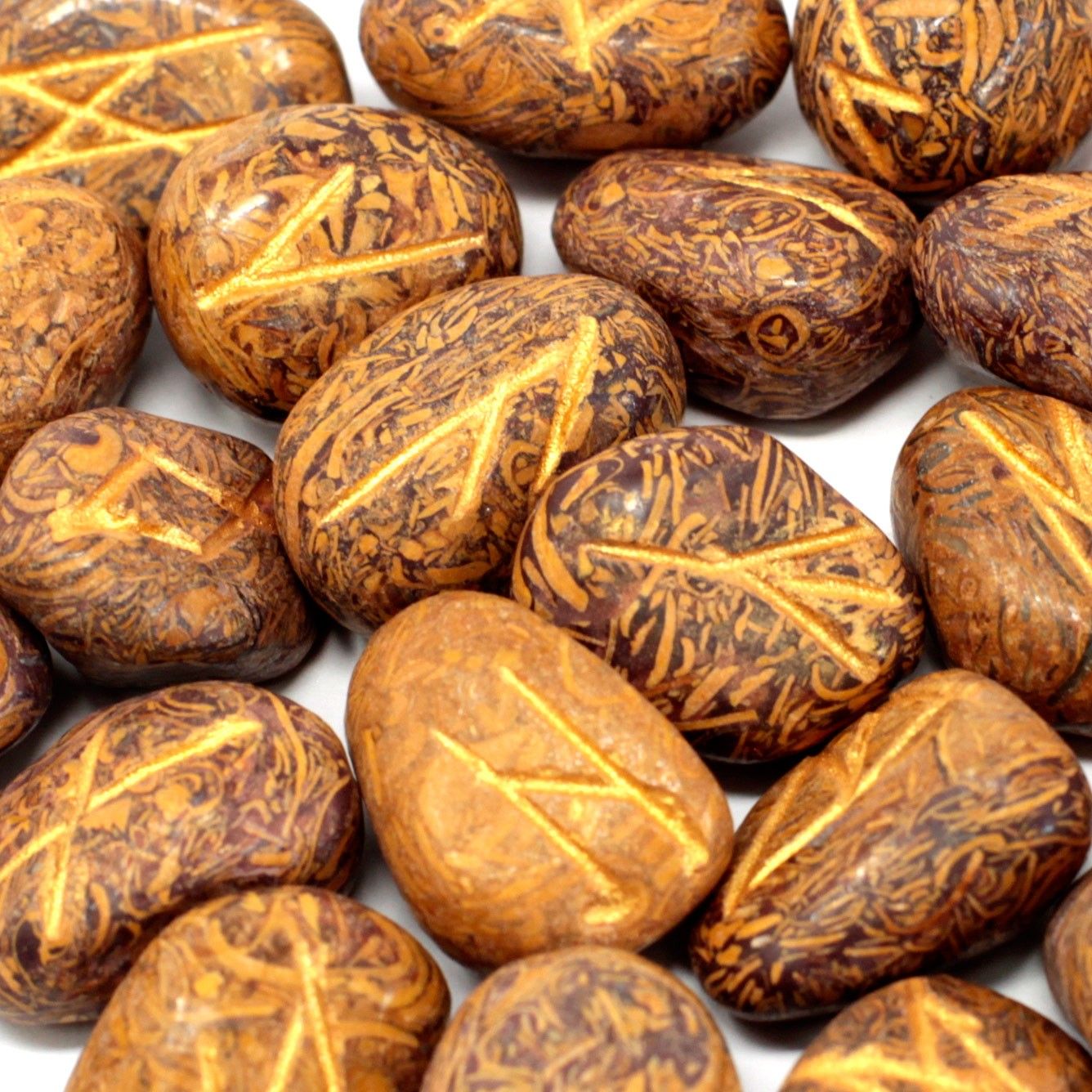 Runenstein-Set mit Beutel – Snake Jasper für spirituelle Praxis