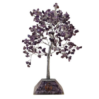 Edelsteinbaum mit Organite-Basis und Amethyst-Steinen