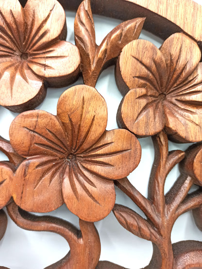 Baum des Lebens Frangipani Holzpaneel mit filigranem Design