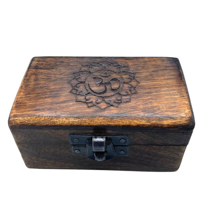 Handgeschnitzte Holz-Pillendose mit sicherem Deckel und Fächern