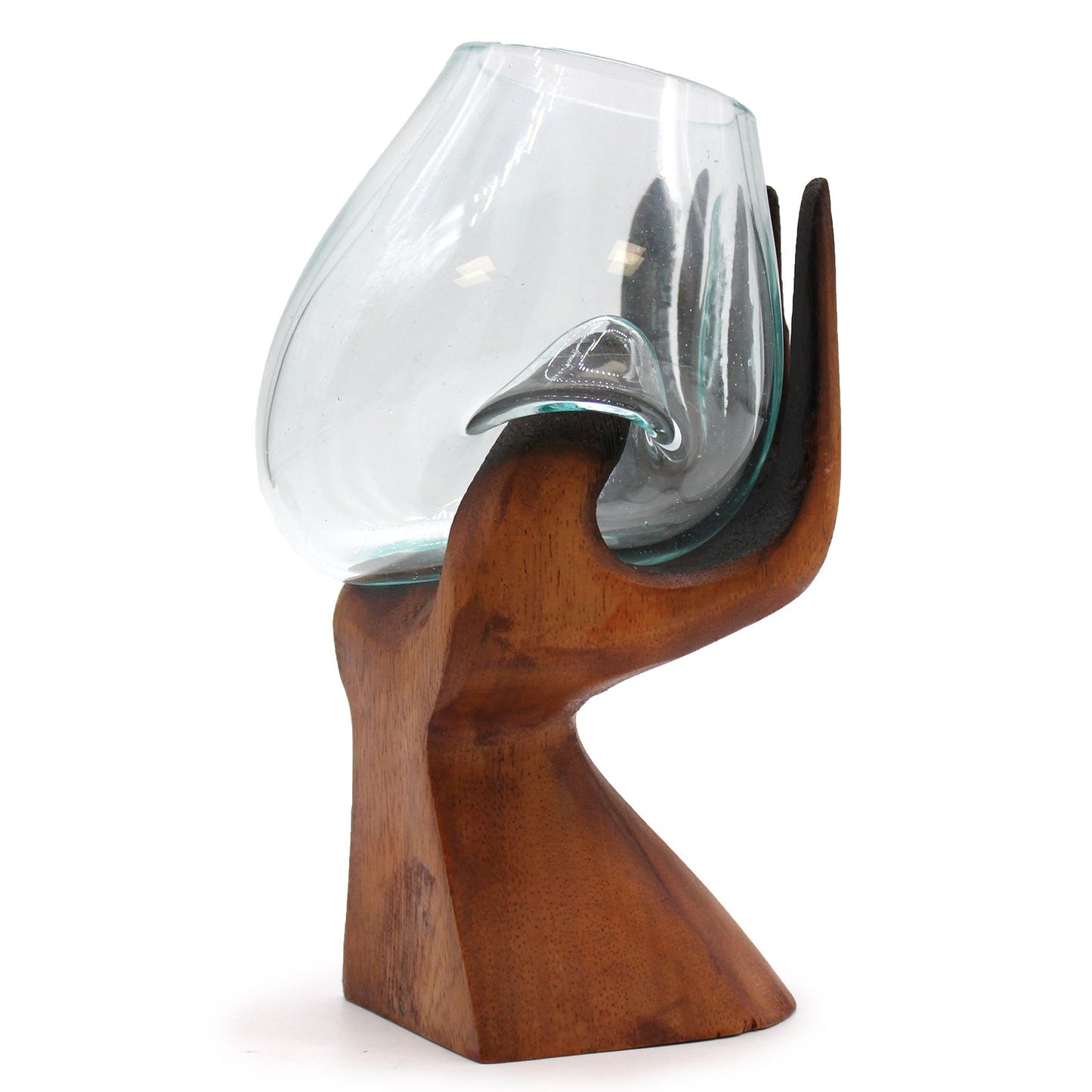 Handgeschnitzte Hand mit geschmolzener Glasschale